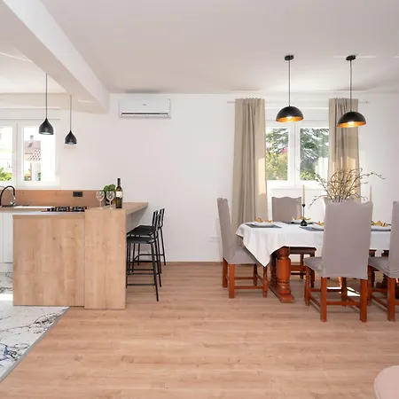 Sinjorina By Interhome Bibinje