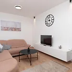 Sinjorina By Interhome *