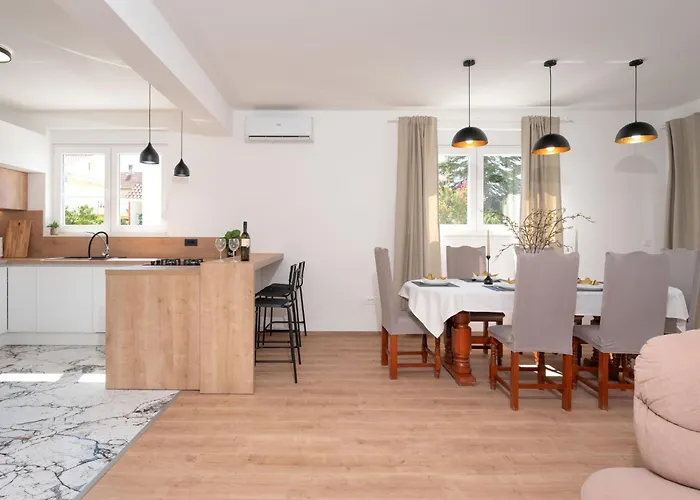 Sinjorina By Interhome Bibinje